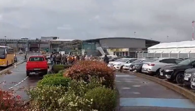 Γαλλία: Απειλές για επιθέσεις σε 14 αεροδρόμια της χώρας