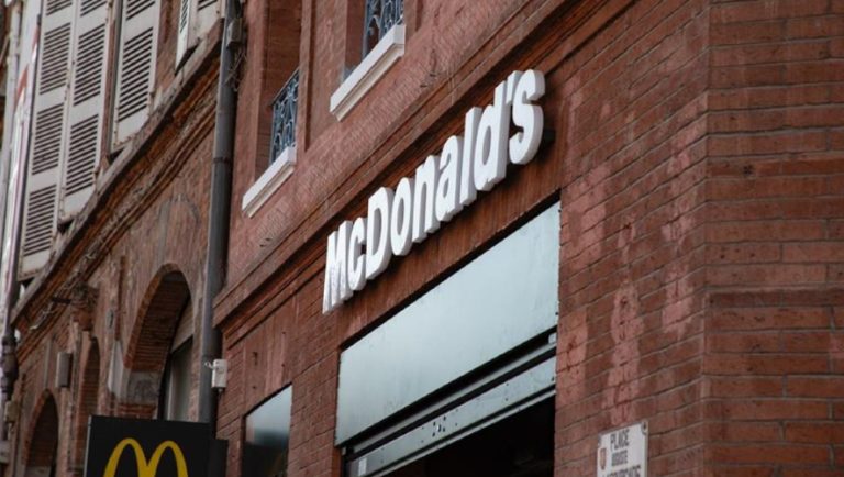 Αναβρασμός στα McDonald’s: Στο Ισραήλ δίνουν δωρεάν γεύματα στον ισραηλινό στρατό