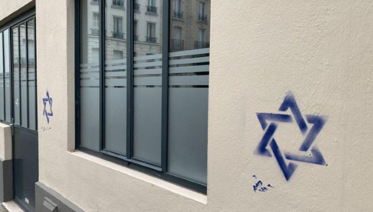 Γέμισαν Αστέρια του Δαβίδ κτίρια στο Παρίσι (pics-videos)