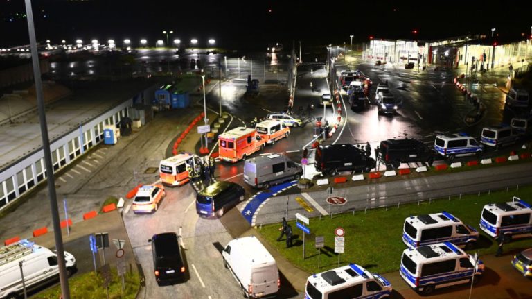Θρίλερ στο Αμβούργο: Ένοπλος κρατά όμηρο την κόρη του στο αεροδρόμιο