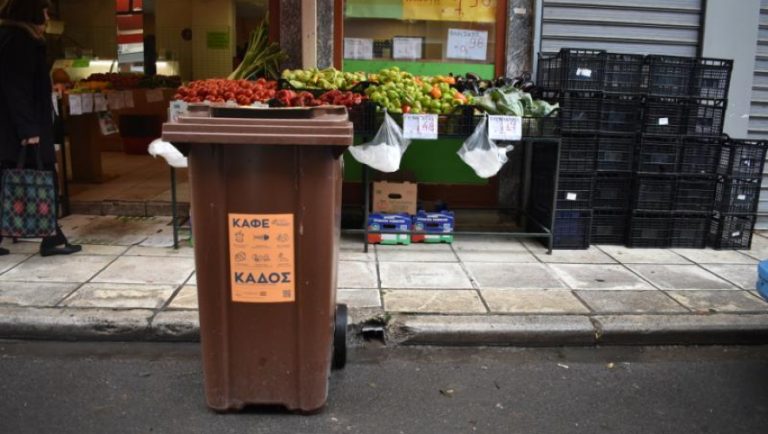 Θεσσαλονίκη: Μπαίνουν πιλοτικά καφέ κάδοι στις λαϊκές αγορές