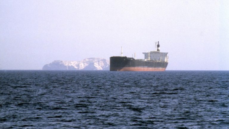 Χτύπησαν με πύραυλο ελληνόκτητο πλοίο στην Ερυθρά Θάλασσα