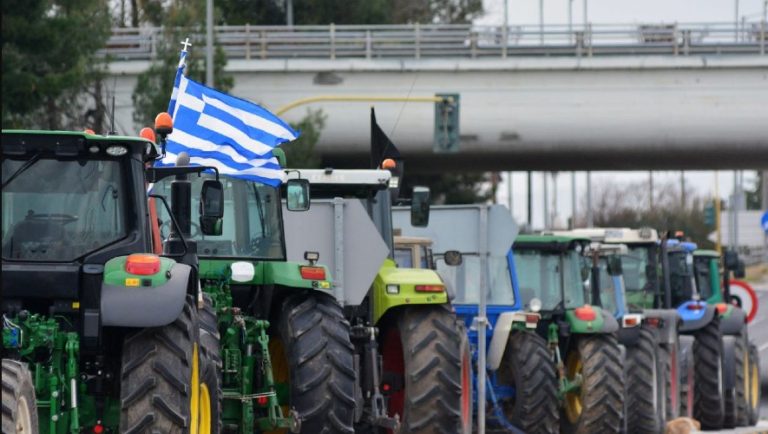 Έφτασαν στο Σύνταγμα τα πρώτα τρακτέρ των αγροτών (video)