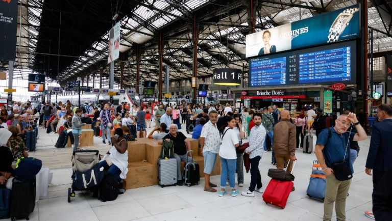 Συναγερμός στο Παρίσι: Επίθεση με μαχαίρι σε σιδηροδρομικό σταθμό
