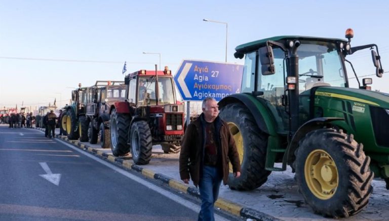 Αγρότες: Μπλόκα και κλείσιμο τελωνείων στην Ελλάδα