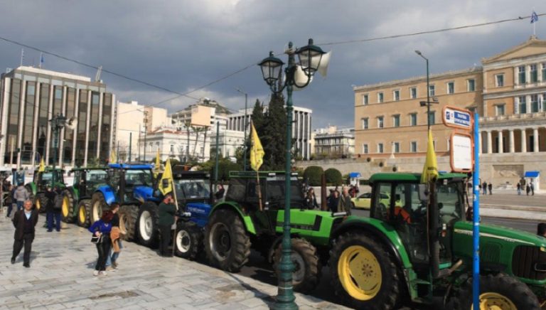 Αγρότες: Έξω από τη Βουλή τα τρακτέρ