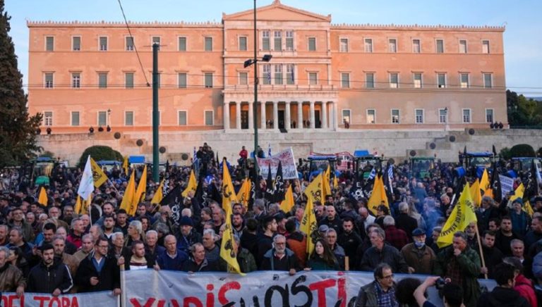 Αγρότες: Χιλιάδες κόσμου στο Σύνταγμα (videos)