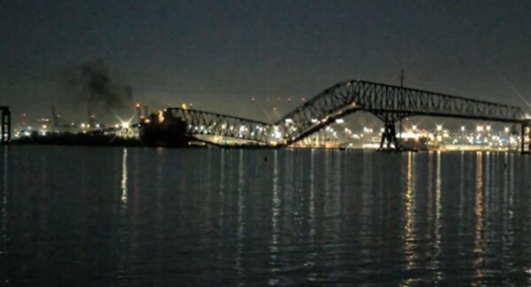 Συναγερμός στη Βαλτιμόρη: Κατέρρευσε η γέφυρα Key Bridge (vids)