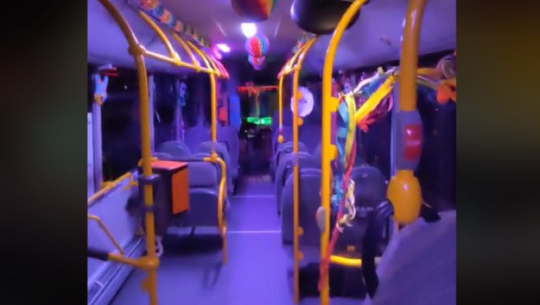 Θεσσαλονίκη: Το λεωφορείο που… παρτάρει για το Καρναβάλι