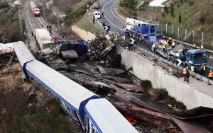 Τραγωδία στα Τέμπη: «Δεν μπορεί η φωτιά να ξεκίνησε από τις μηχανές»