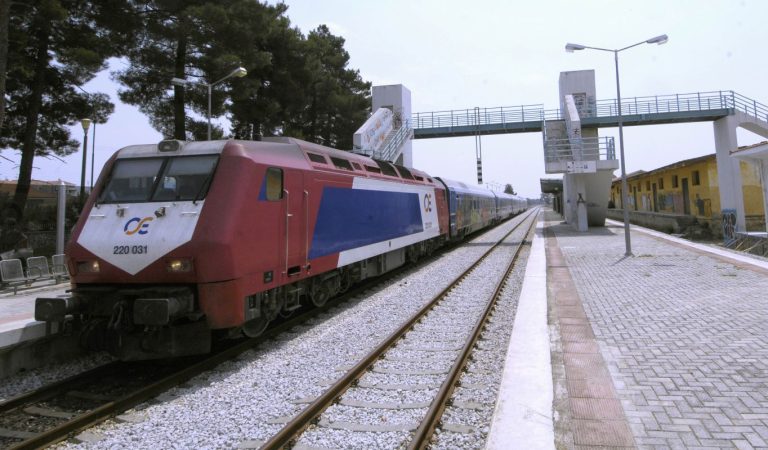 Τρένο της γραμμής Αθήνα – Θεσσαλονίκη ακινητοποιήθηκε λόγω φωτιάς