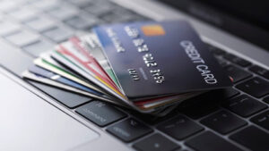 Αυξήθηκαν κατά 43% οι απάτες μέσω τραπεζικών καρτών
