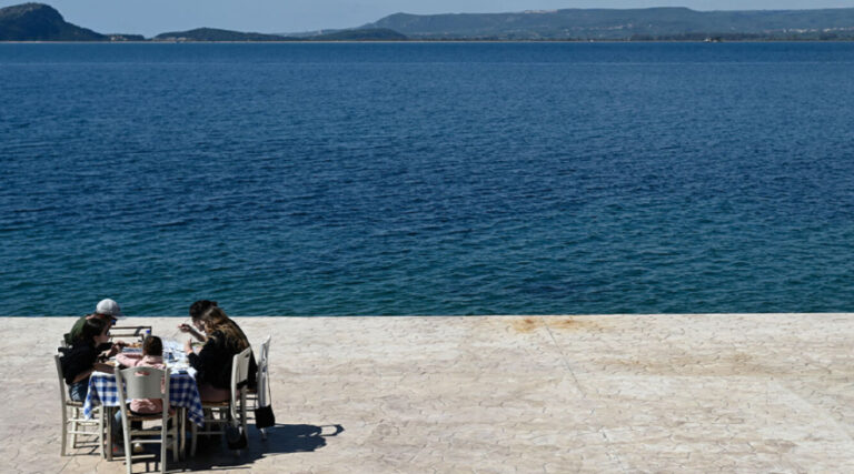 Ξεκινάει ο καύσωνας διαρκείας: Ποιες περιοχές θα «βράσουν»