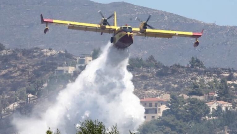 Χαλκιδική: Καναντέρ έριξε κατά λάθος τόνους νερού σε ξενοδοχείο! (video)