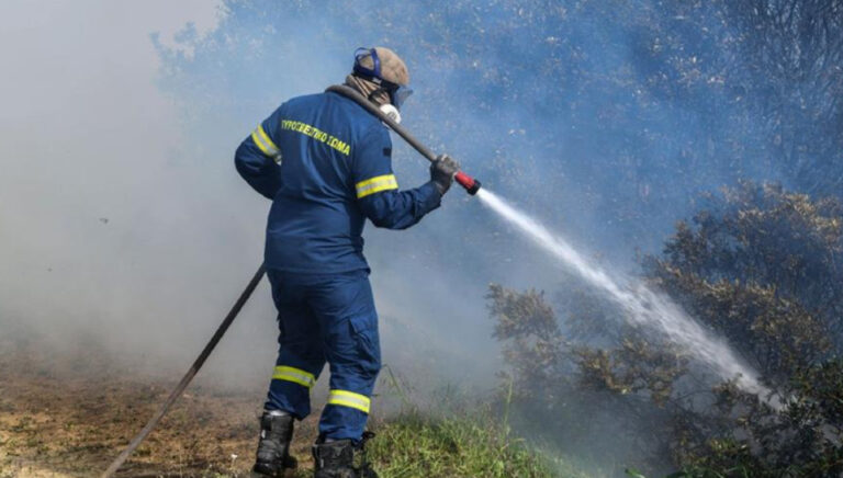 Μάχη με τις φλόγες: Φωτιές σε Κορινθία, Ελασσόνα, Κοζάνη, Ιεράπετρα
