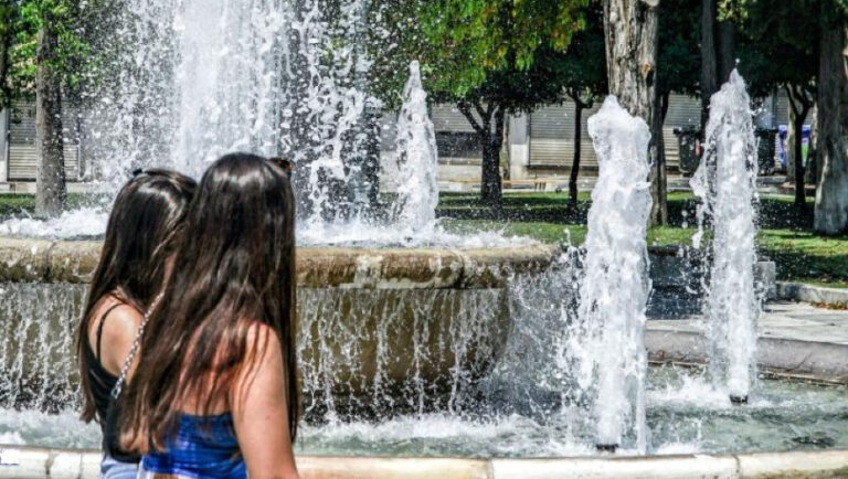 Λίγη λιακάδα και μετά… χειμώνας: Πόσο θα κρατήσει ο καλοκαιρινός καιρός;