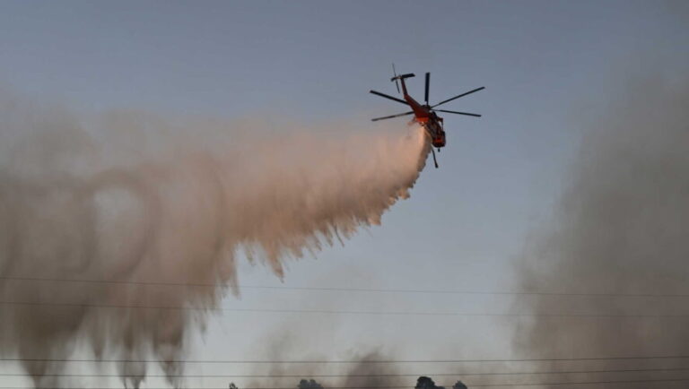 Φωτιά στην Κέα: Μήνυμα του 112 και μεγάλη κινητοποίηση εναέριων