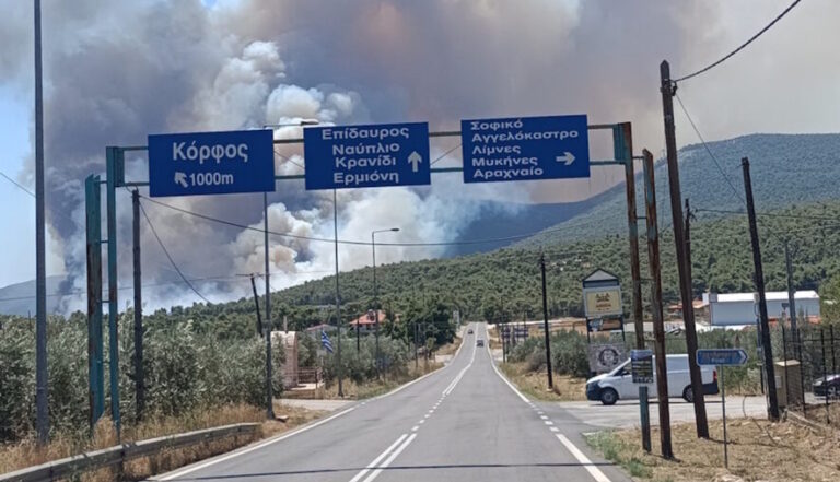 Η φωτιά στο Σοφικό μαίνεται ανεξέλεγκτη