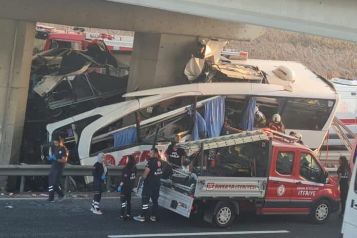 Τουρκία: Τρομακτικό πολύνεκρο τροχαίο με επιβατικό λεωφορείο