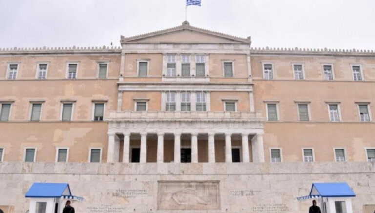 Φρίκη από τις καταγγελίες της συζύγου του αστυνομικού της Βουλής!