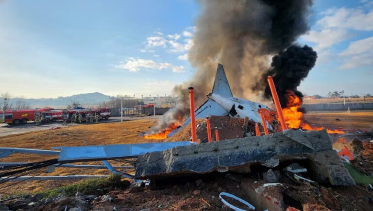 Πολύνεκρο αεροπορικό δυστύχημα στη Νότια Κορέα: Έπεσε αεροσκάφος με 181 επιβαίνοντες