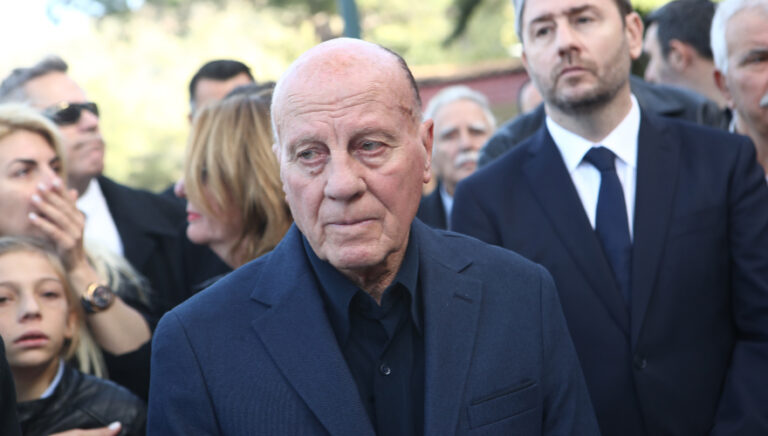 Δομάζος: Παραμένει διασωληνωμένος στη ΜΕΘ και σε κρίσιμη κατάσταση