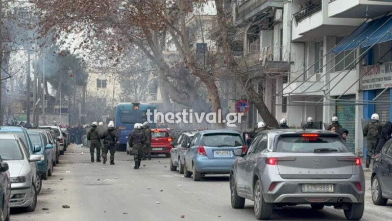 Επεισόδια με μολότοφ και χημικά στη Θεσσαλονίκη (video)