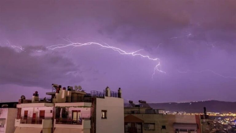 Μετά το… καλοκαιράκι έρχονται καταιγίδες και μονοψήφιες θερμοκρασίες