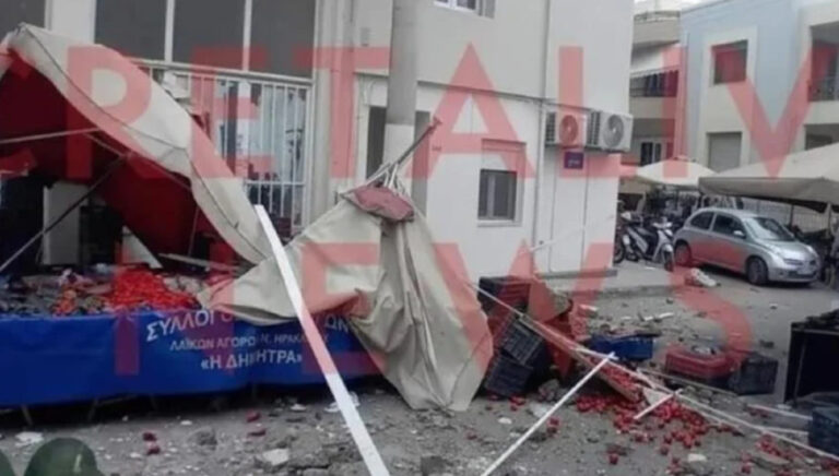 Τμήμα μπαλκονιού έπεσε πάνω σε πάγκους λαϊκής αγοράς!