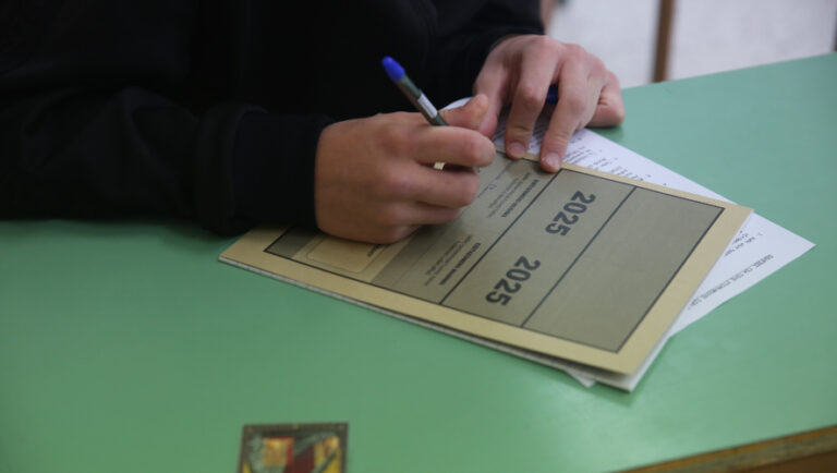 Πανελλήνιες 2025: Τα θέματα στη Νεοελληνική Γλώσσα-Λογοτεχνία