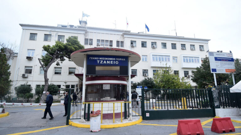 Ιατρικό λάθος στο Τζάνειο: Μάχη για τη ζωή της δίνει η 62χρονη
