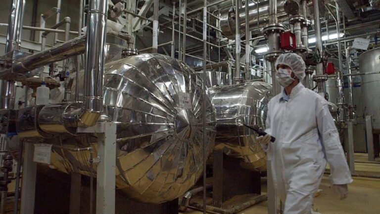 Σφοδρό ισραηλινό χτύπημα στο Ιράν: Επλήγη η πυρηνική εγκατάσταση του Ισφαχάν
