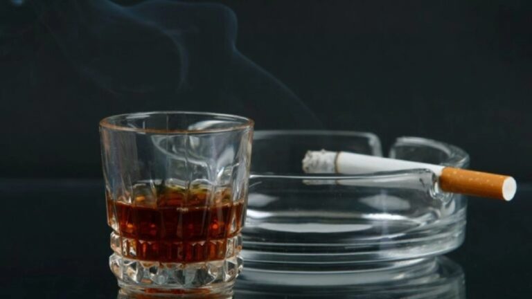 Με ταυτότητα η αγορά καπνού και αλκοόλ!