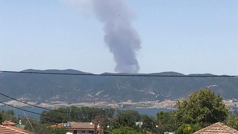 Μεγάλη φωτιά ξέσπασε στη Θεσσαλονίκη