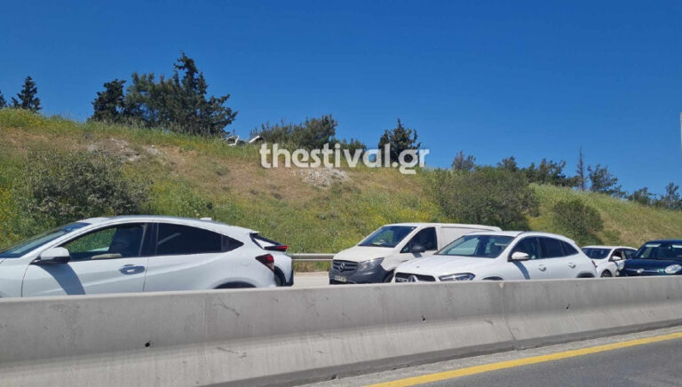 Θεσσαλονίκη: Καραμπόλα τριών οχημάτων στον Περιφερειακό (video)