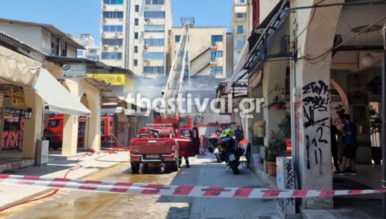 Μαίνεται η φωτιά στο Καπάνι! (video)