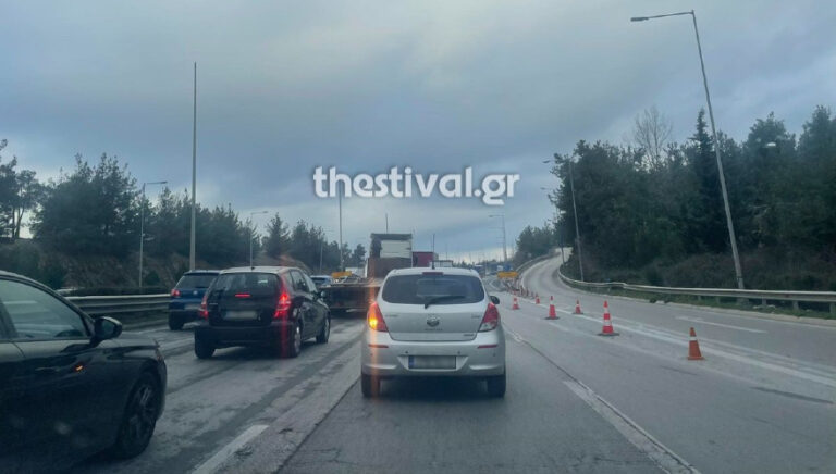 Θεσσαλονίκη: Βροχή και τροχαίο προκάλεσαν μεγάλο μποτιλιάρισμα στον Περιφερειακό