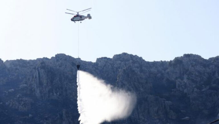 Φωτιά στην Άσσηρο Θεσσαλονίκης: Αυξήθηκαν τα εναέρια μέσα
