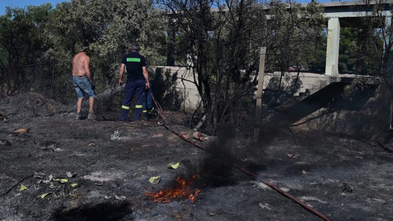 Πύρινη κόλαση σε Ραφήνα και Πικέρμι