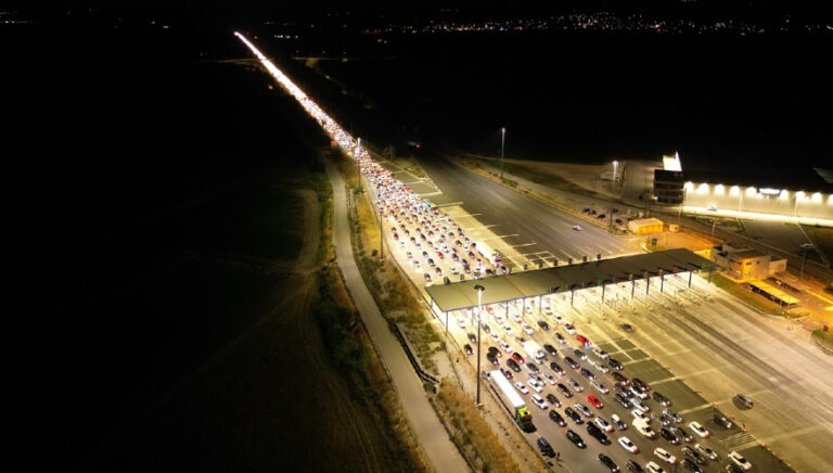 Αναστολή των εργασιών στην ΠΑΘΕ μετά το πρωτόγνωρο μποτιλιάρισμα