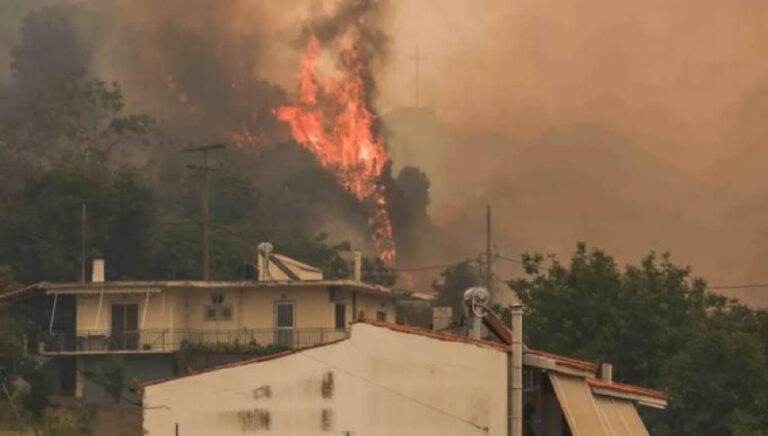 Φωτιά στην Αχαΐα: Η πυρκαγιά απειλεί την Πάτρα! (pics-videos)