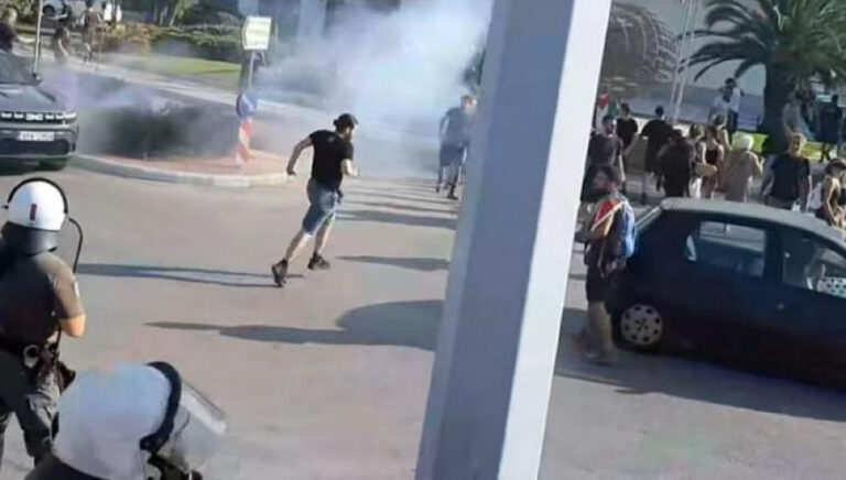 Ένταση και κρότου-λάμψης στο λιμάνι του Βόλου (video)