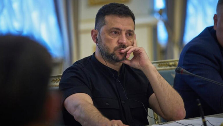 Αιχμηρή πρώτη αντίδραση Ζελένσκι στην πρόταση Πούτιν: «Είναι απαράδεκτη»